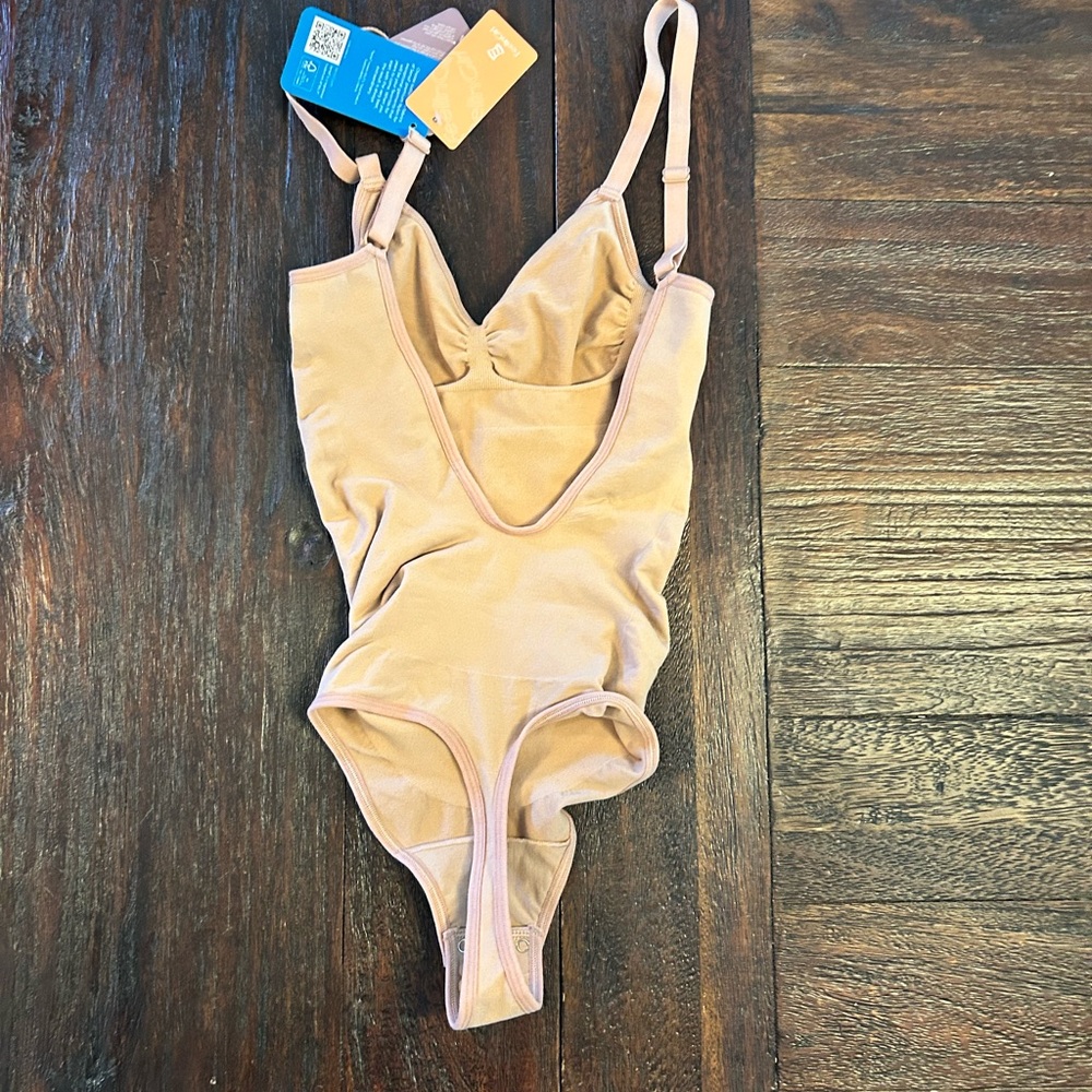 Seamless Nude Shaping Bodysuit - Lightweight Support - Picture 6 of 7